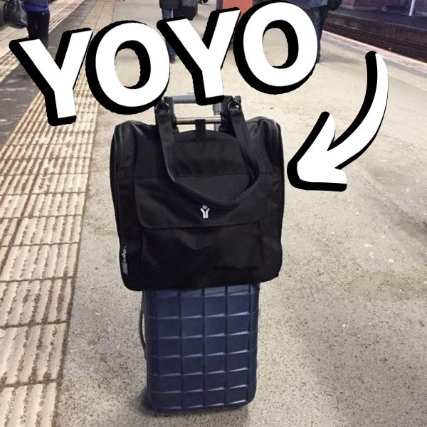 El cochecito de YOYO babyzen remado en una mochila
