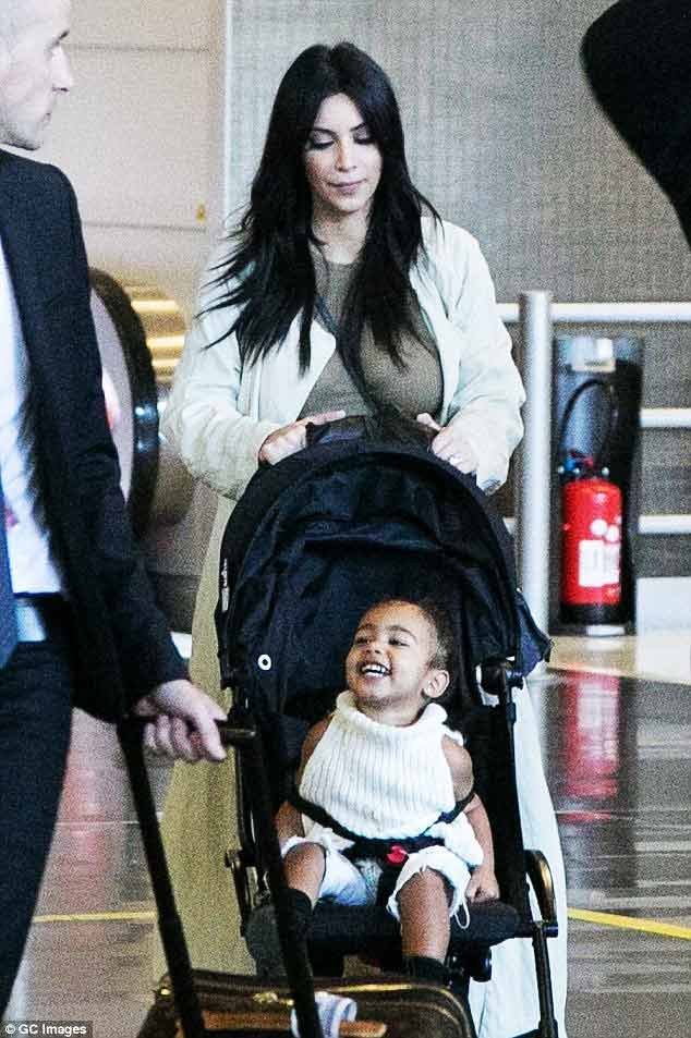 Kim Kardashian y el cochecito YOYO Babyzen